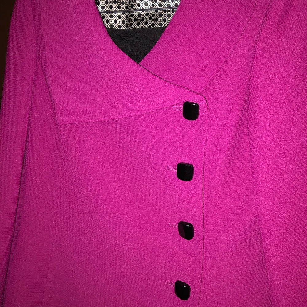 🌸🌸Fushia Tahari Suit Jacket, Black Skirt🌸🌸